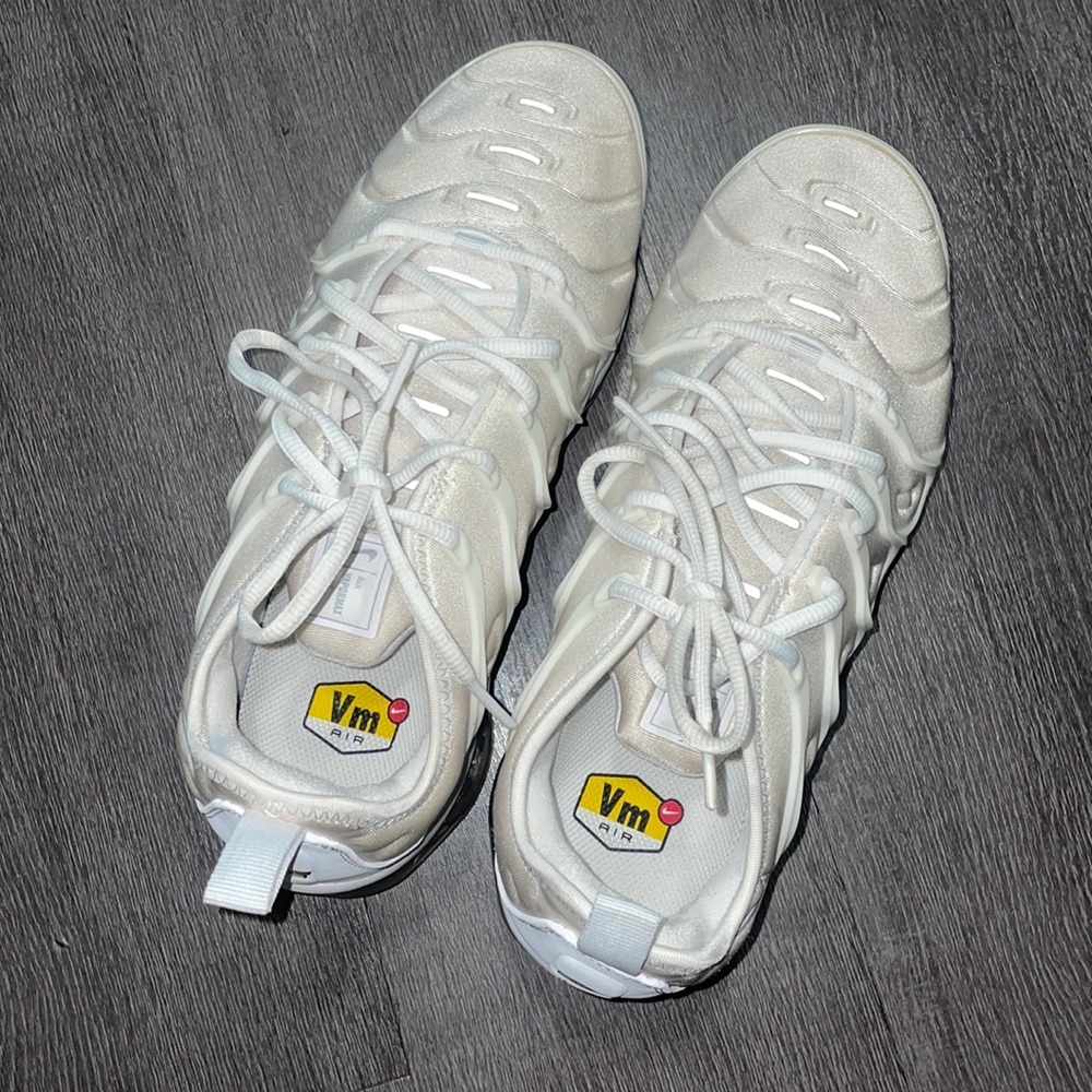 White Nike Vapor max